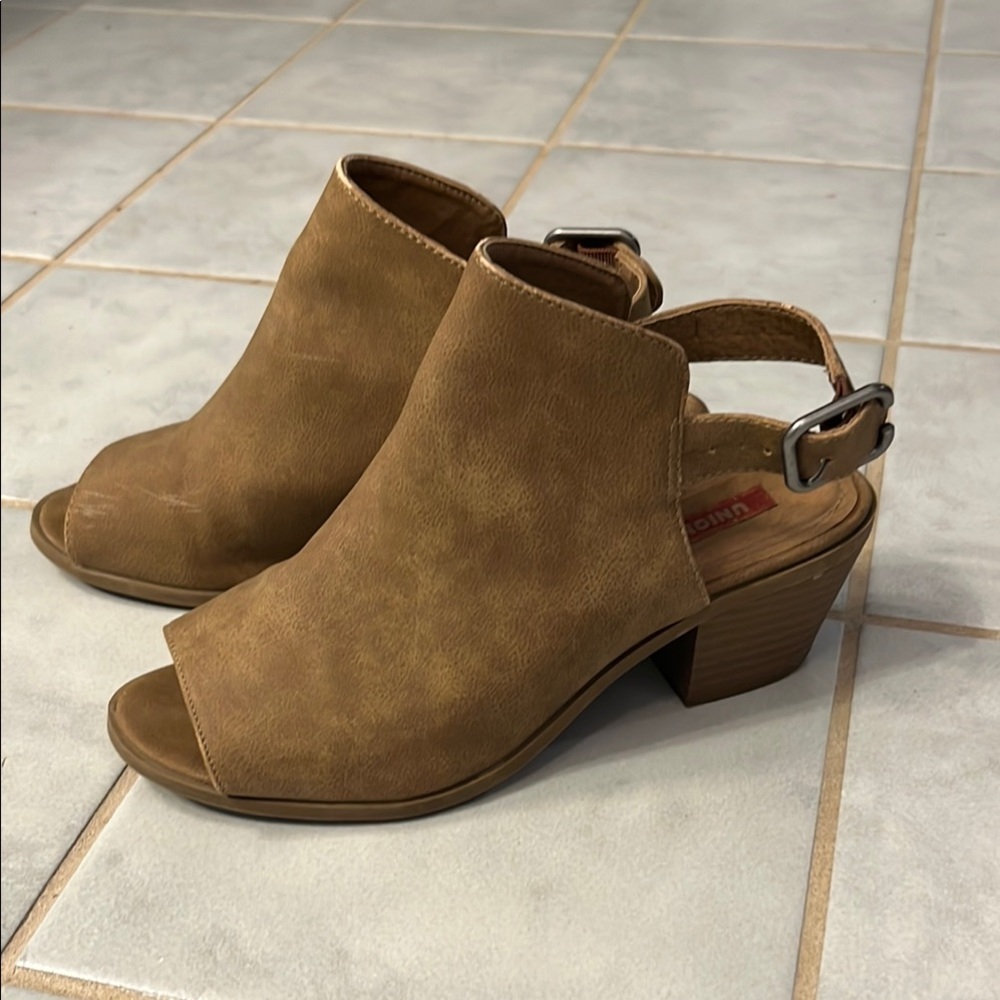 Women's size 7 Tan Peep-Toe Block Heels